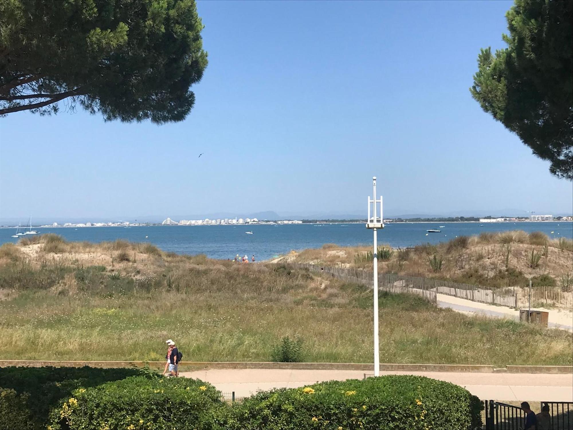 Anny Climatise Vue Avec Piscine * Le Grau-du-Roi